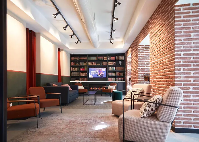 Hostel Latroupe Prado Madrid